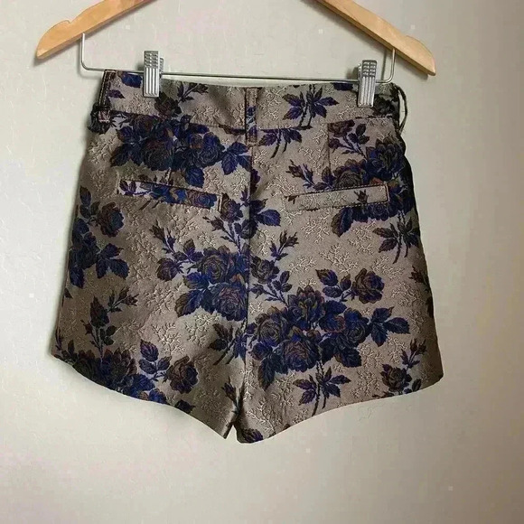 BLANKNYC Floral Pleated Brocade Shorts Size 24 - Picture 11 of 11